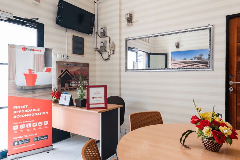 Exterior & Views 4, RedDoorz Plus near Hayam Wuruk 2, West Jakarta
