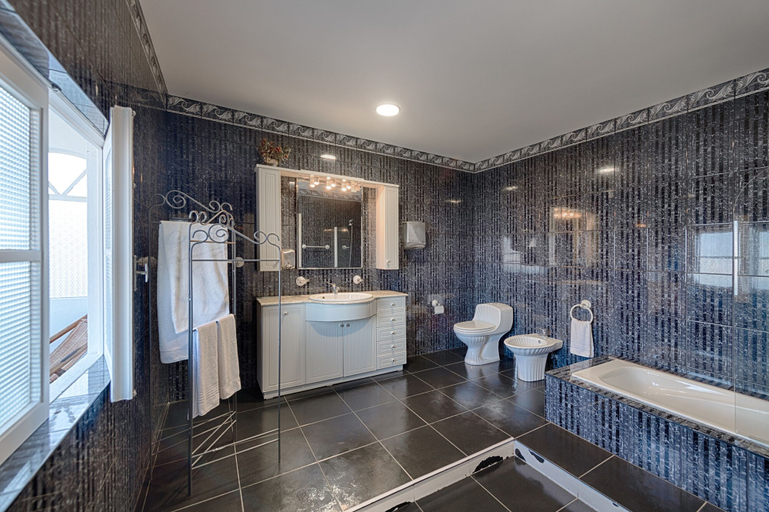 Bathroom 4, Casa da Real Companhia, Lamego