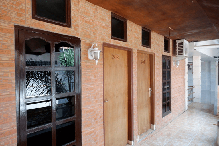 Exterior & Views 10