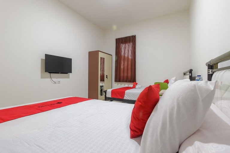 Bedroom 3, RedDoorz near AP Pettarani 3, Makassar