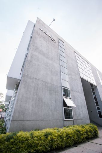 Exterior & Views 17