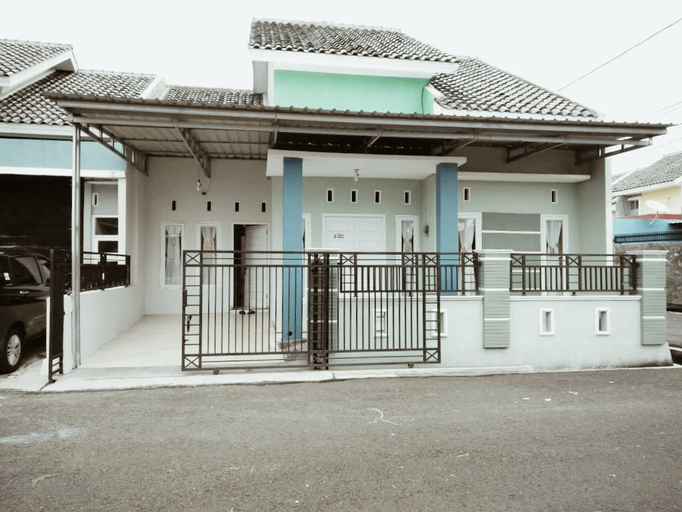 Exterior & Views, Fajri Homestay Cilacap, Cilacap