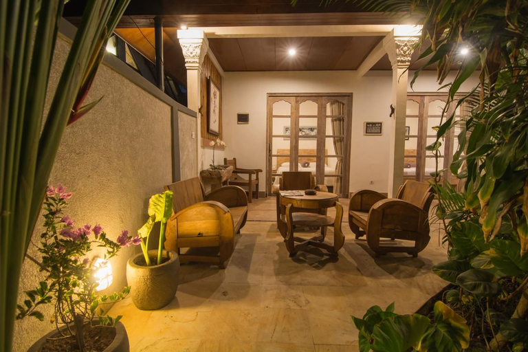 Public Area 3, Bale Seminyak, Badung