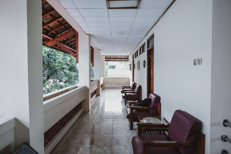 Public Area 2, RedDoorz @ Ungaran, Semarang