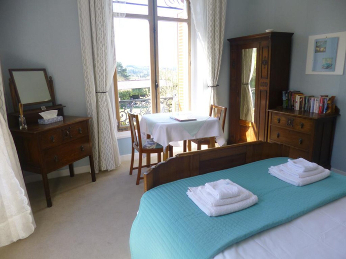 Bedroom 2, La Maison du Marchand, Haute-Vienne