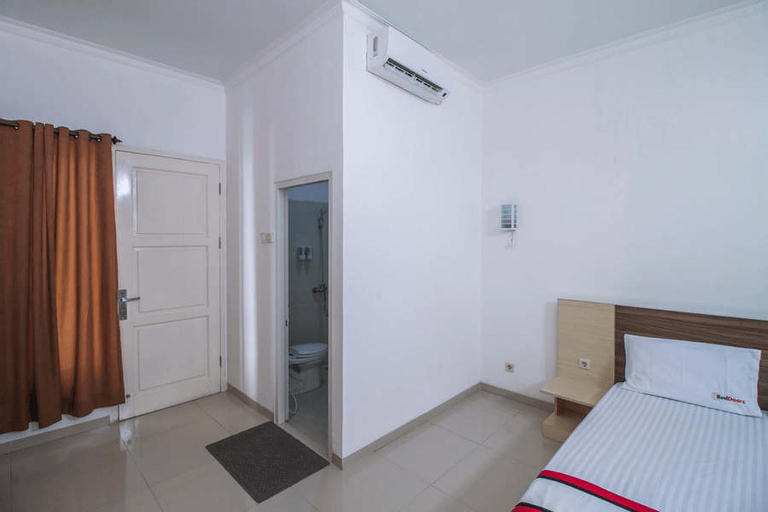 RedDoorz @ Jatiwaringin, East Jakarta