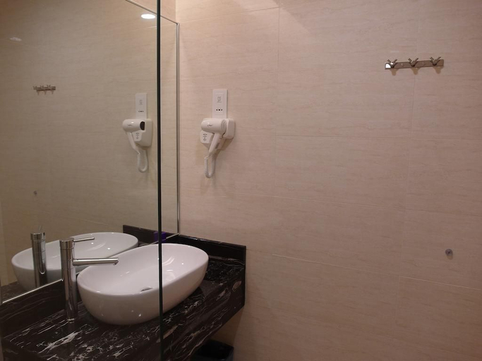 Bathroom 3, Metro Hotel @ Bukit Bintang, Kuala Lumpur