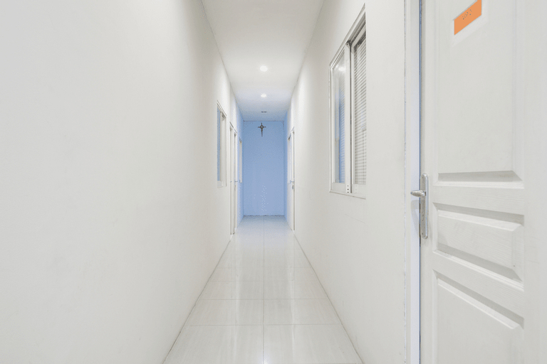 RedDoorz near Suroboyo Carnival Park, Surabaya