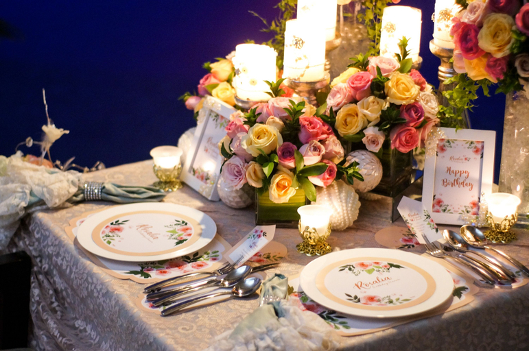 Food & Drinks 18