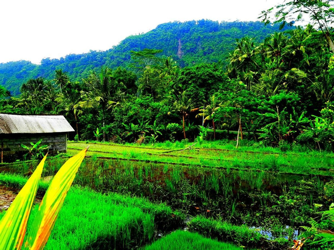 Pondok Tepi Sungai, Karangasem