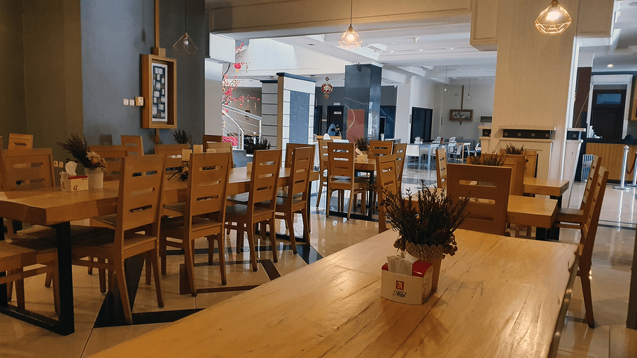 Food & Drinks 5, Crown Hotel, Bulungan