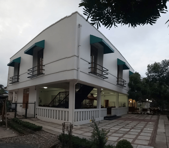 Exterior & Views 6
