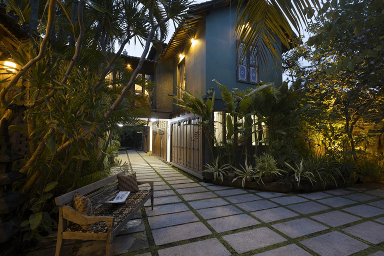 Exterior & Views 21