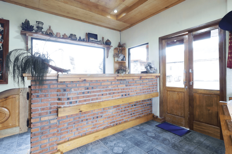 Public Area, Alloyna Country Cottage, Karo