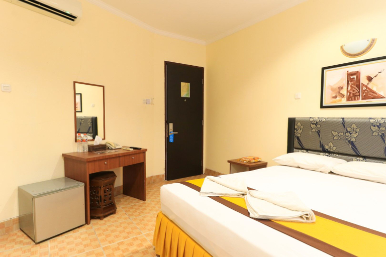 Bedroom 5, Al-Badar Hotel Syariah Makassar by ZUZU, Makassar