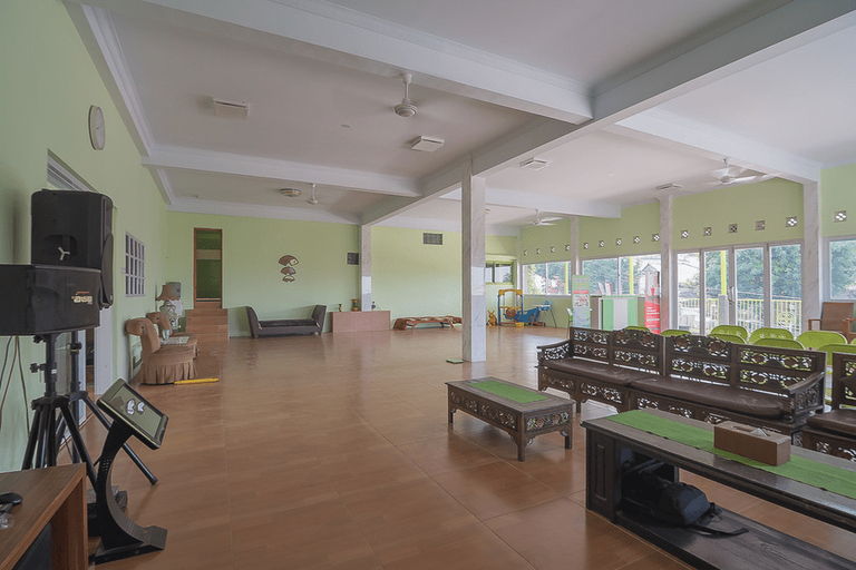 Food & Drinks 5, RedDoorz Syariah near Museum Wisma Karya Subang, Subang