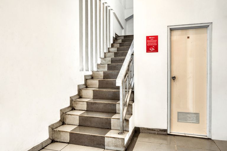 RedDoorz near Binus Anggrek 2, West Jakarta