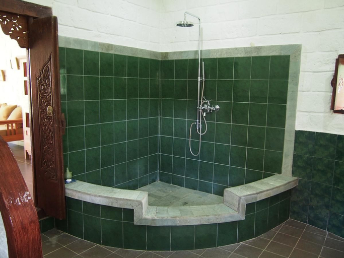 Bathroom 5, Gajah Mina Beach Resort, Tabanan