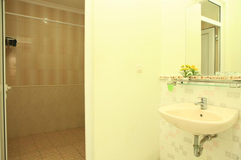 Bathroom 5, Arya Graha Semarang, Semarang