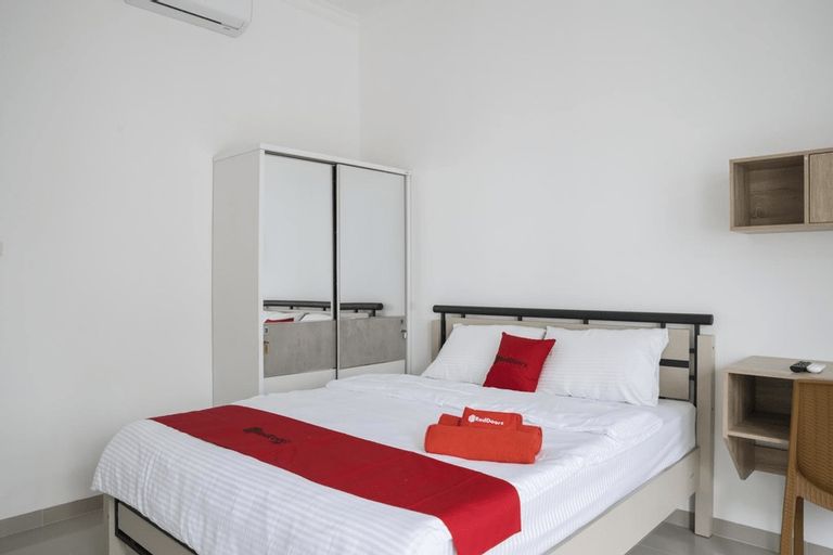 Bedroom 5, RedDoorz Syariah near RSUD Kota Bogor, Bogor