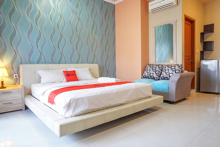 Bedroom 5, RedDoorz near Kemang Square, South Jakarta