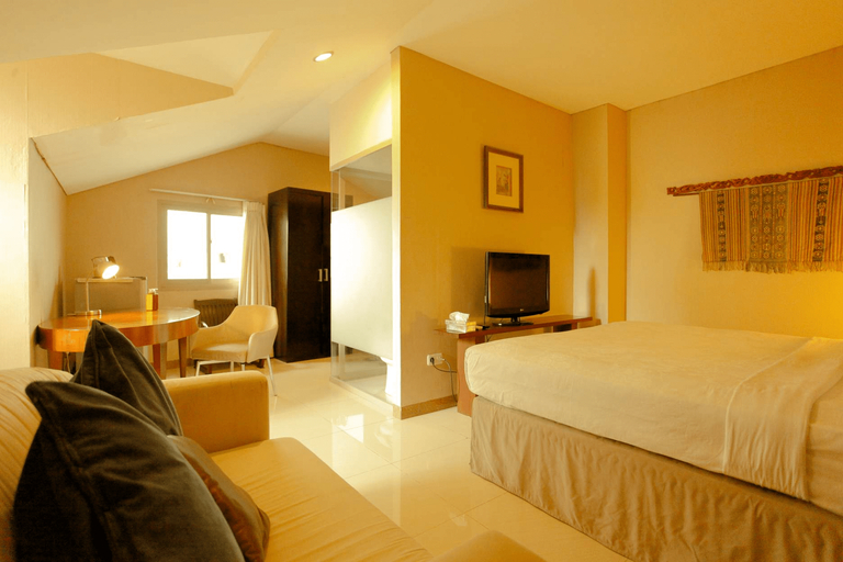 W Home Cikatomas, Jakarta Selatan
