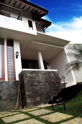 Exterior & Views 1, Villa Dago Syariah 3 BR Nyaman Indah dan Asri with Private Swimming Pool Family Only, Bandung
