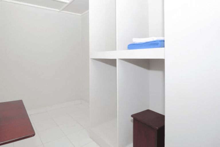 Kamar Keluarga Pinangsia, West Jakarta