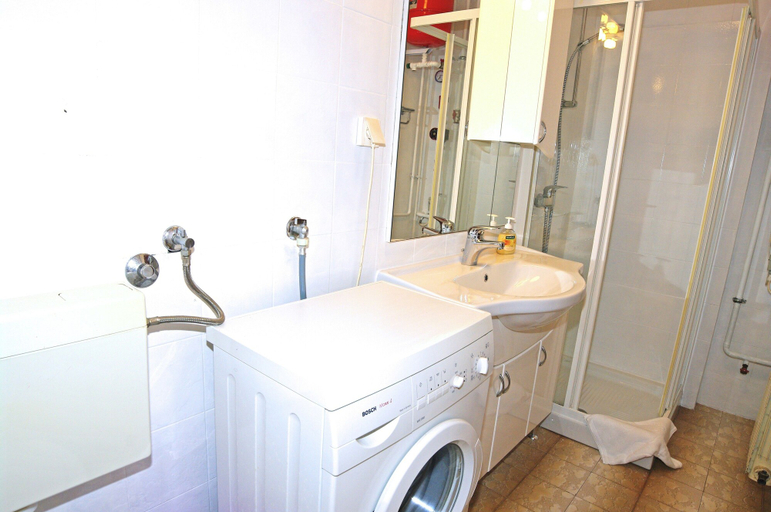 Bathroom 3, Kuntrada 45 with heated pool and kids pool, Fažana