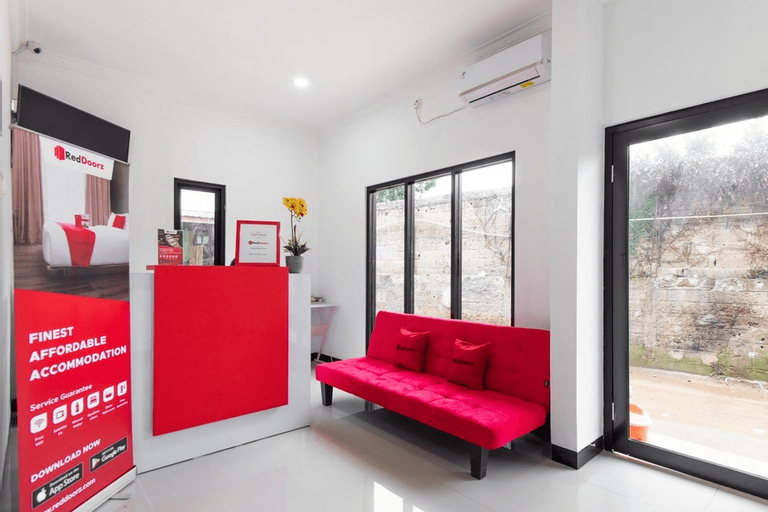 Exterior & Views 2, RedDoorz Plus near Trans Studio Cibubur 2, Bekasi