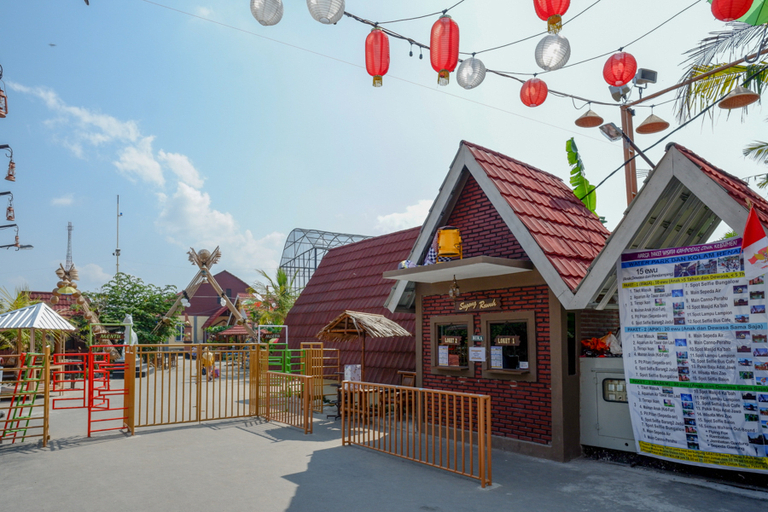 Exterior & Views 2, RedDoorz @ Kampoeng Etnik Kebumen 2, Kebumen
