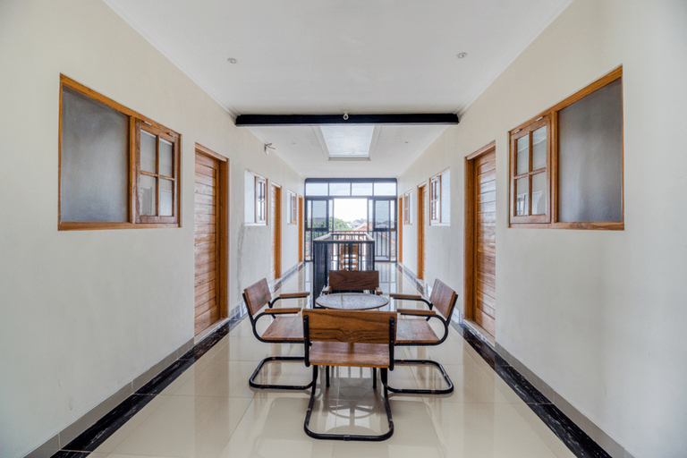 Public Area 2, RedDoorz Syariah @ Babadan Baru Jakal, Sleman