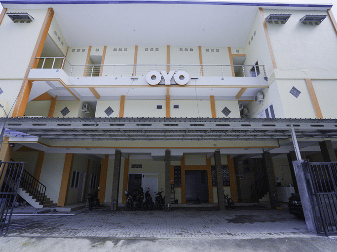 Exterior & Views 2, OYO 1367 Banuwa Residence Syariah, Surabaya
