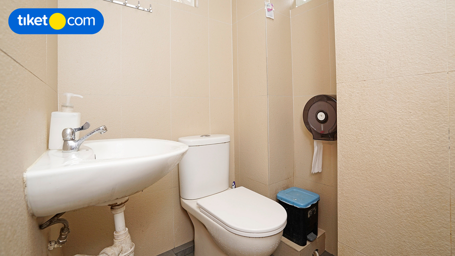 Bathroom 5, Royal Hostel, Singapore