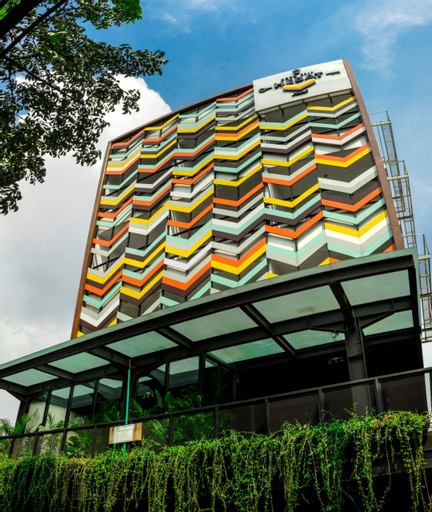 Exterior & Views 19