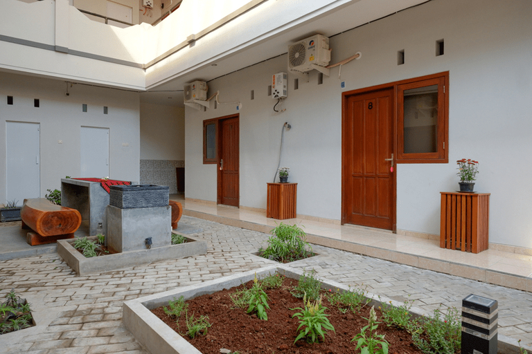 Public Area 5, RedDoorz near Alun Alun Kudus 2, Kudus