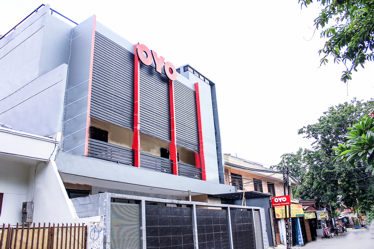 OYO 137 Permata Tawakal, West Jakarta