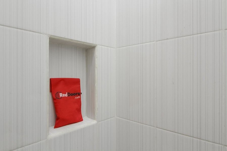 Bathroom 4, RedDoorz near Central Park Mall, Jakarta Barat