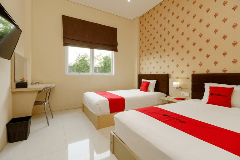 RedDoorz Plus near Sangkareang Park, Lombok