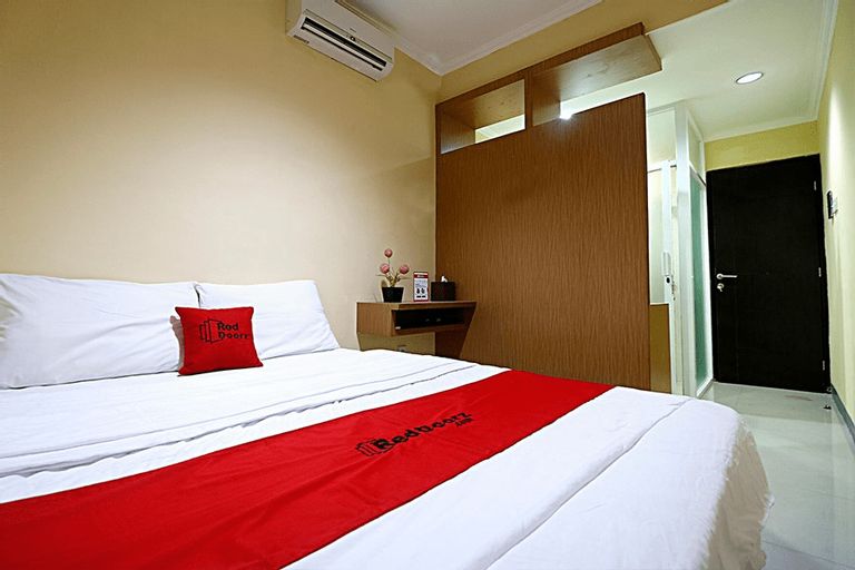 Bedroom 3, RedDoorz near ITC Cempaka Mas, North Jakarta