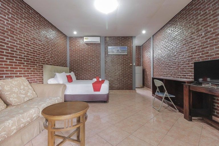 RedDoorz Plus Syariah @ Ampera Raya, Jakarta Selatan