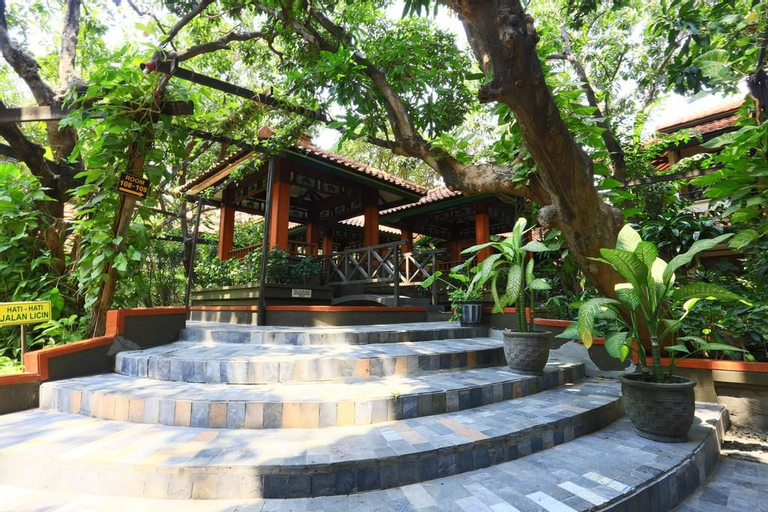 Exterior & Views 1, Sapta Nawa Budget Hotel, Gresik