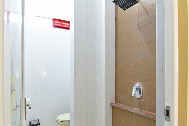 Bathroom 4, RedDoorz @ Uluwatu Bali, Badung