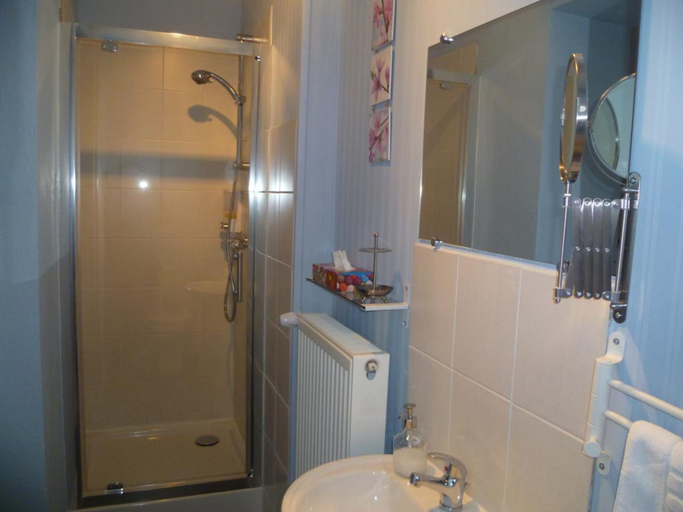 Bathroom 5, La Maison du Marchand, Haute-Vienne