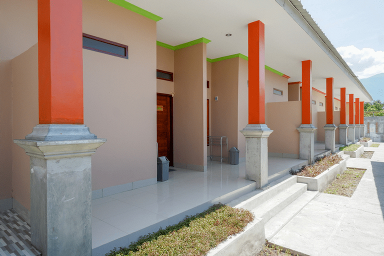 RedDoorz near Taman Makam Pahlawan Tatura, Palu