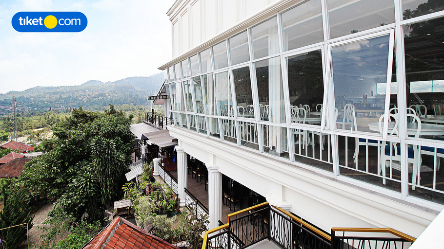 Exterior & Views 22