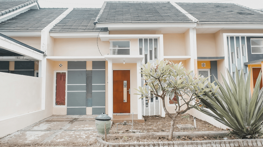Exterior & Views 1, Villa Dedaun, Malang