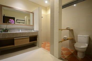 Bathroom 4, Bali Breezz Hotel, Badung