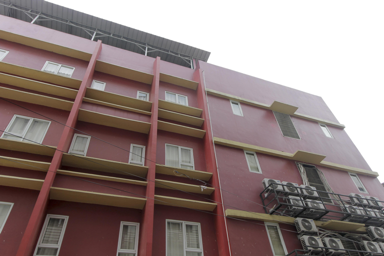 RedDoorz Plus near Galaxy Bekasi, Bekasi