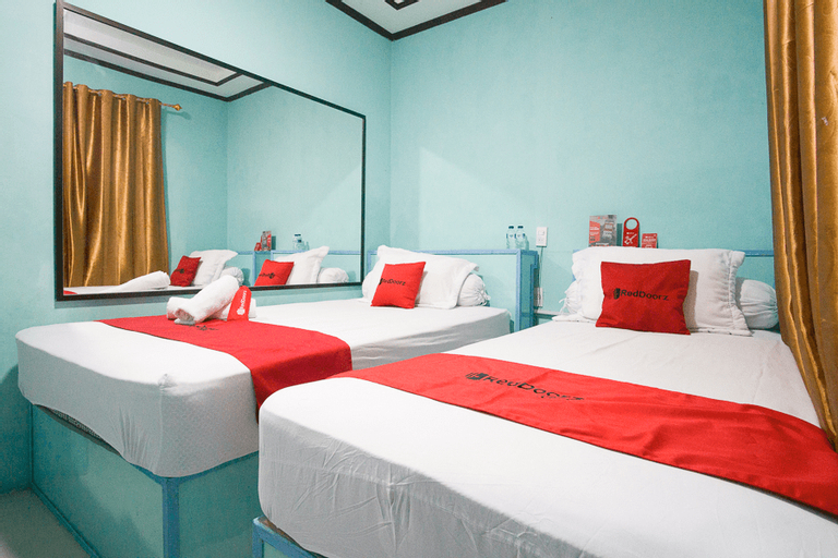 Bedroom 5, RedDoorz near Mikie Holiday Funland Berastagi, Karo